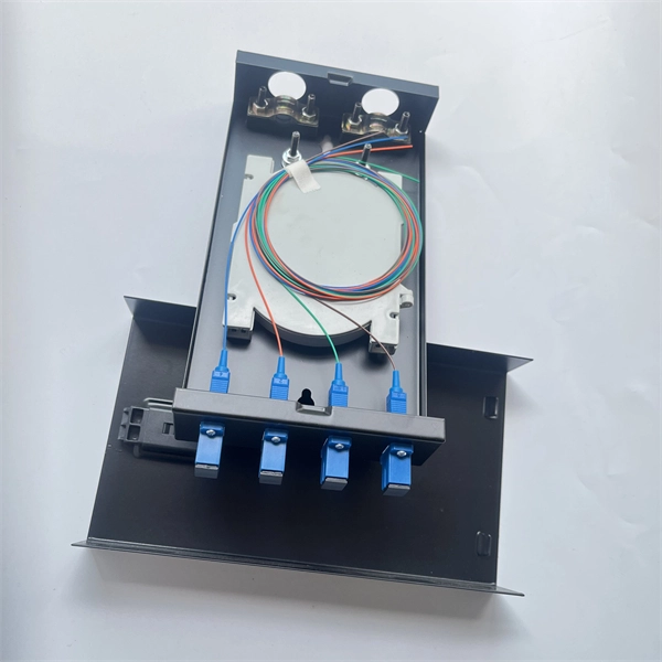 How many loops of fiber optic splice coil should be reserved 
